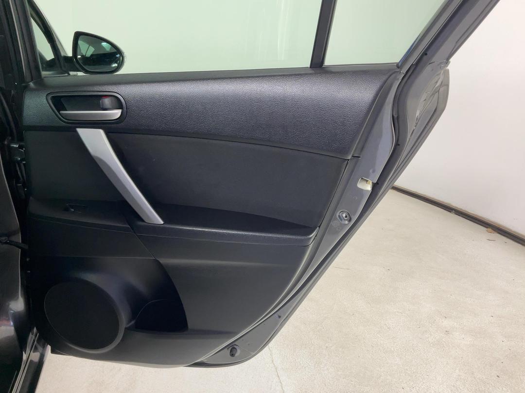 Photo '19' of Mazda Axela