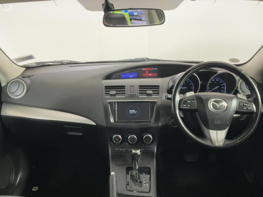 Photo '17' of Mazda Axela