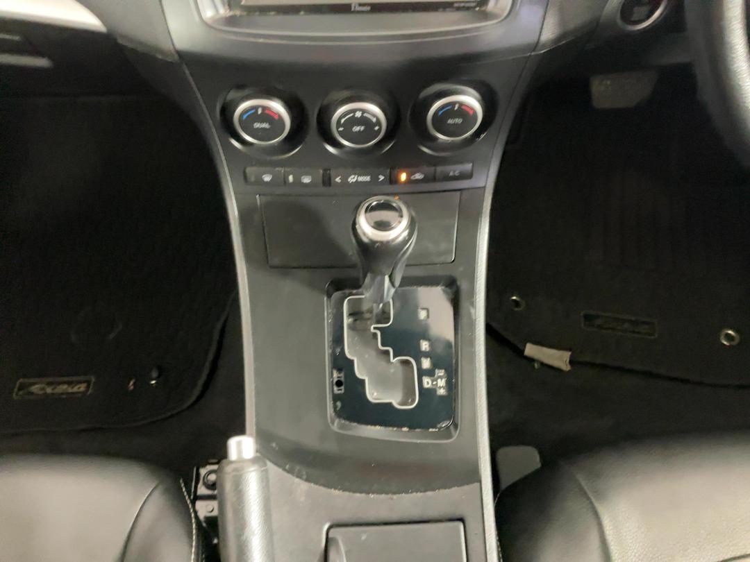 Photo '18' of Mazda Axela