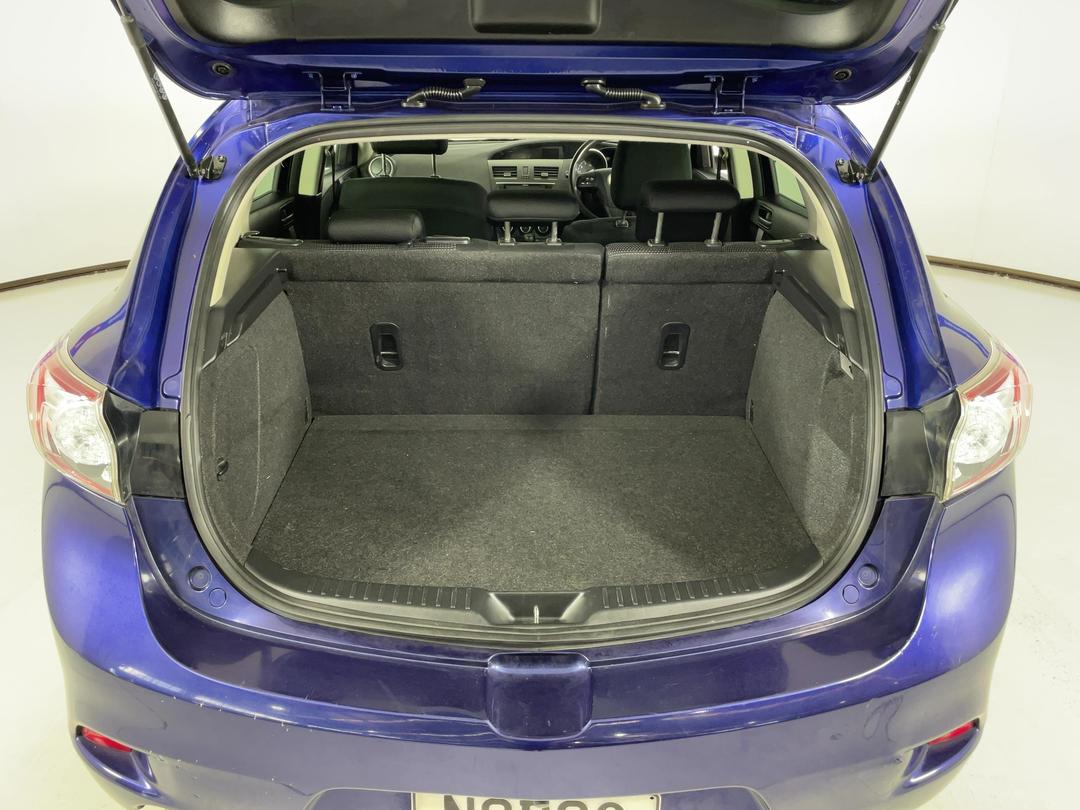 Photo '14' of Mazda Axela