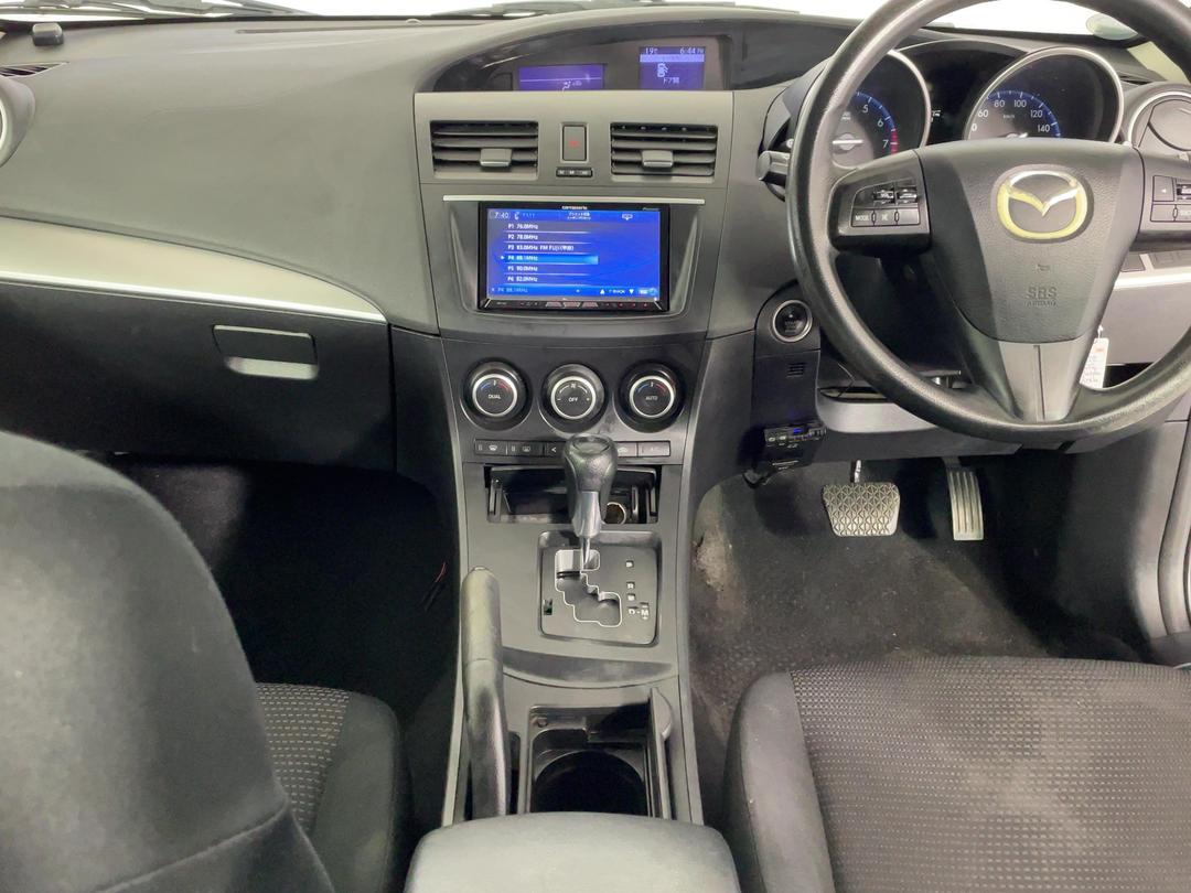 Photo '17' of Mazda Axela