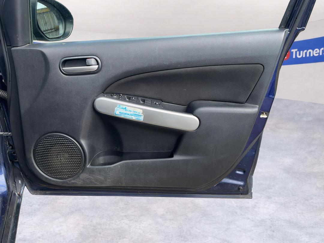Photo '13' of Mazda Demio