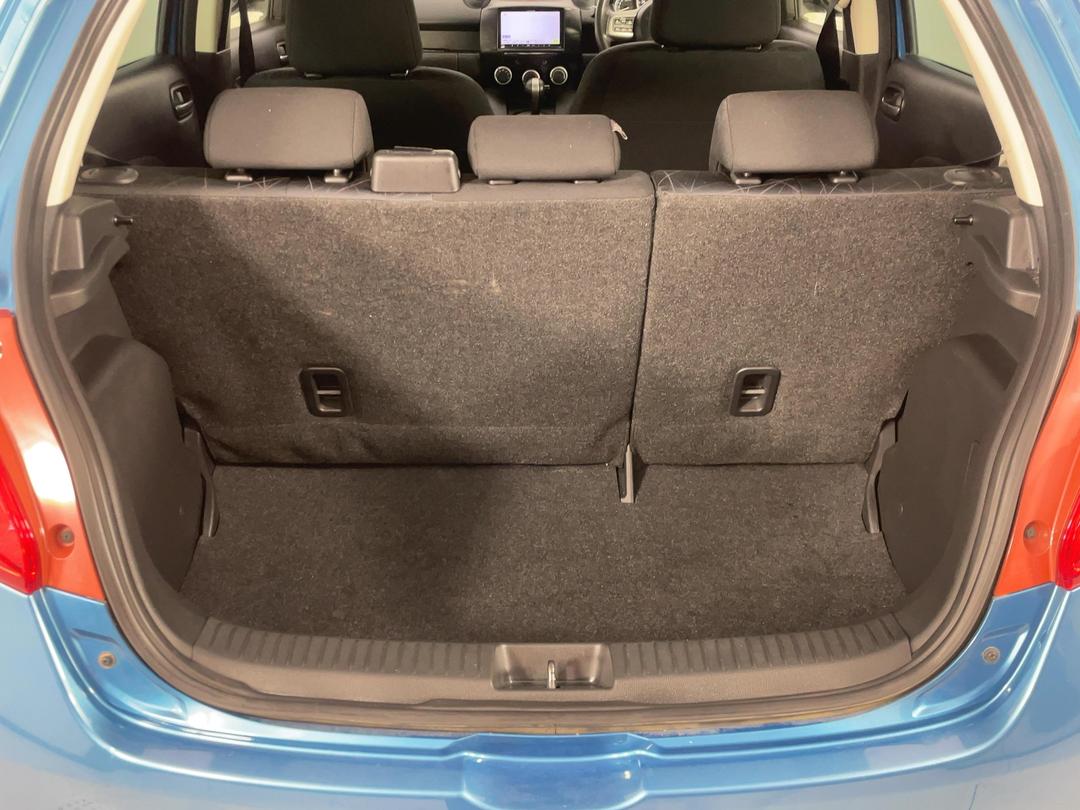 Photo '14' of Mazda Demio