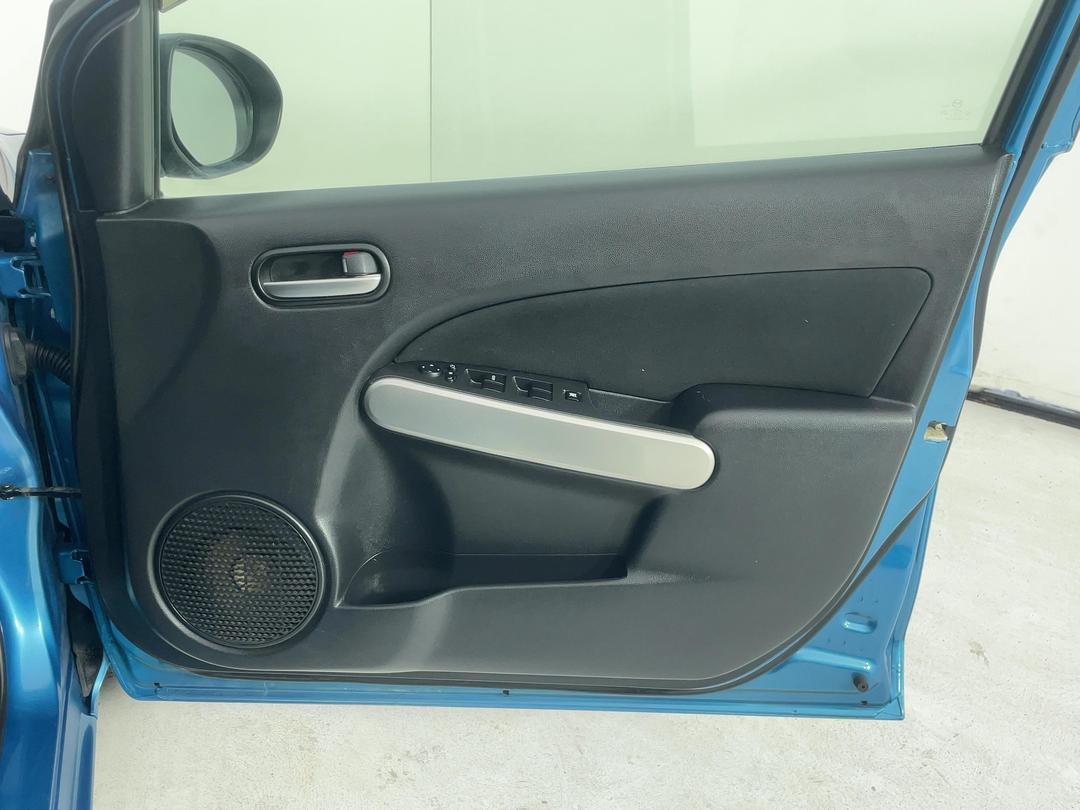 Photo '15' of Mazda Demio
