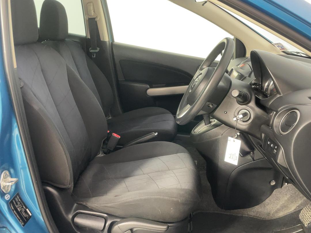 Photo '16' of Mazda Demio