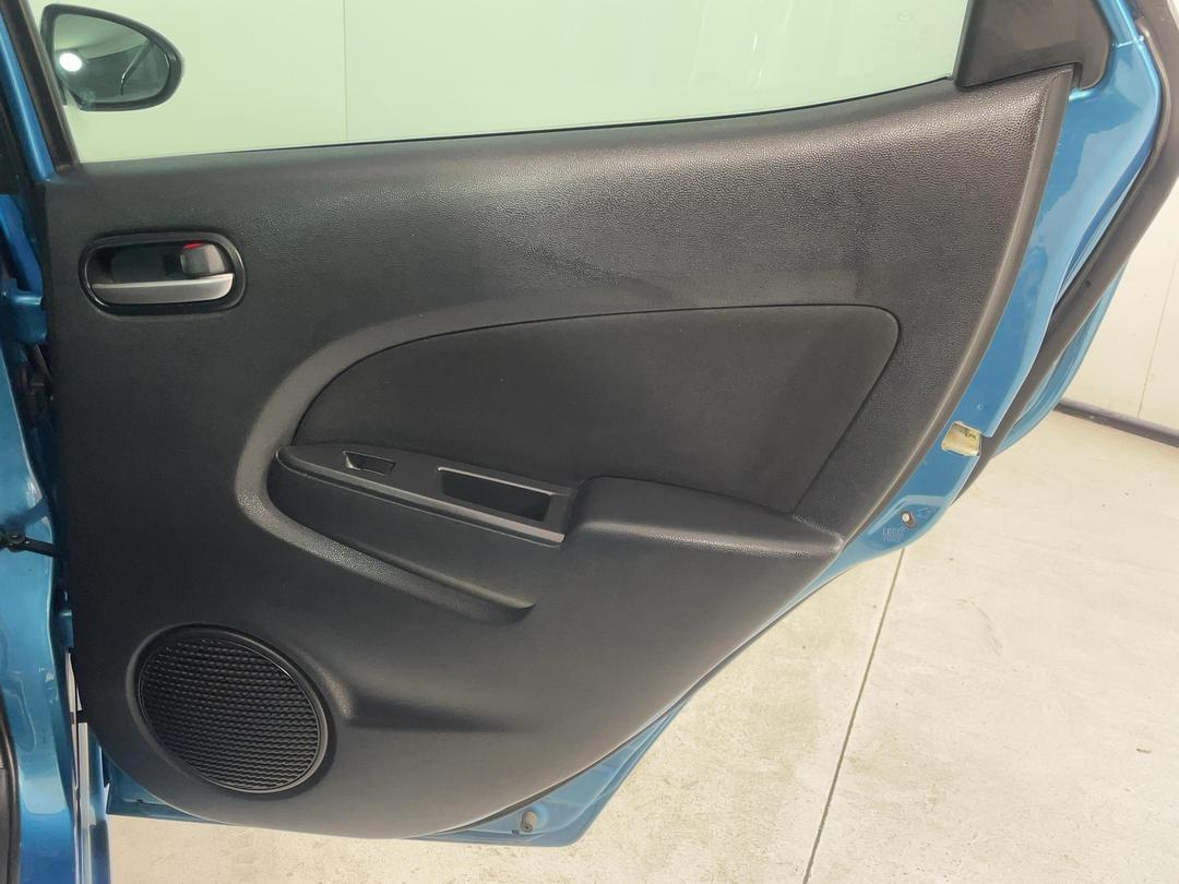 Photo '19' of Mazda Demio