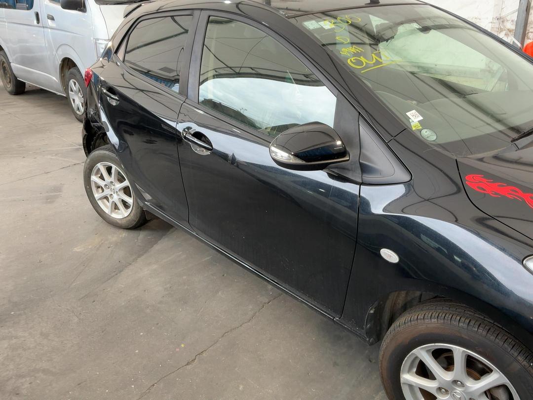 Photo '2' of Mazda Demio