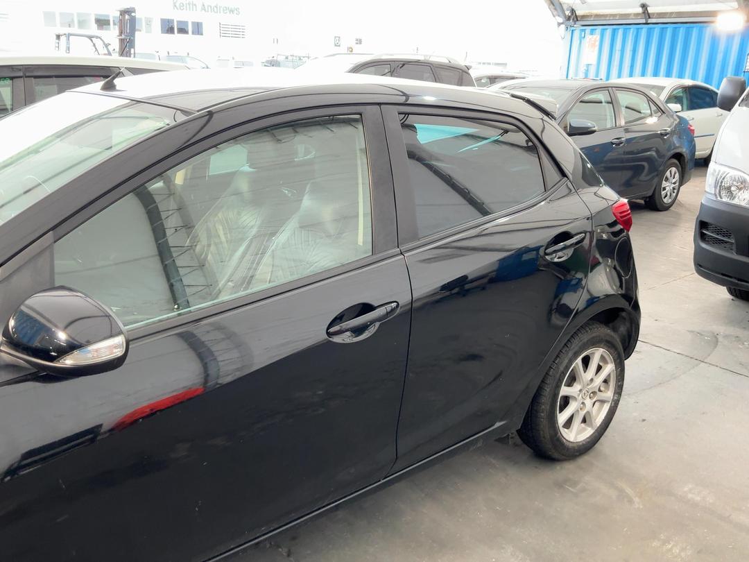 Photo '7' of Mazda Demio