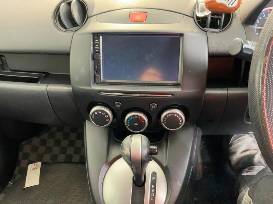 Photo '23' of Mazda Demio