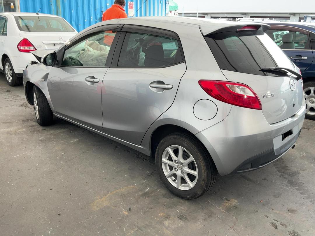 Photo '12' of Mazda Demio Photo '12' of Mazda Demio