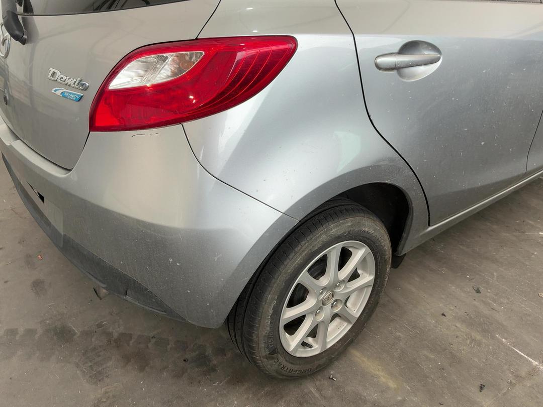 Photo '15' of Mazda Demio Photo '15' of Mazda Demio