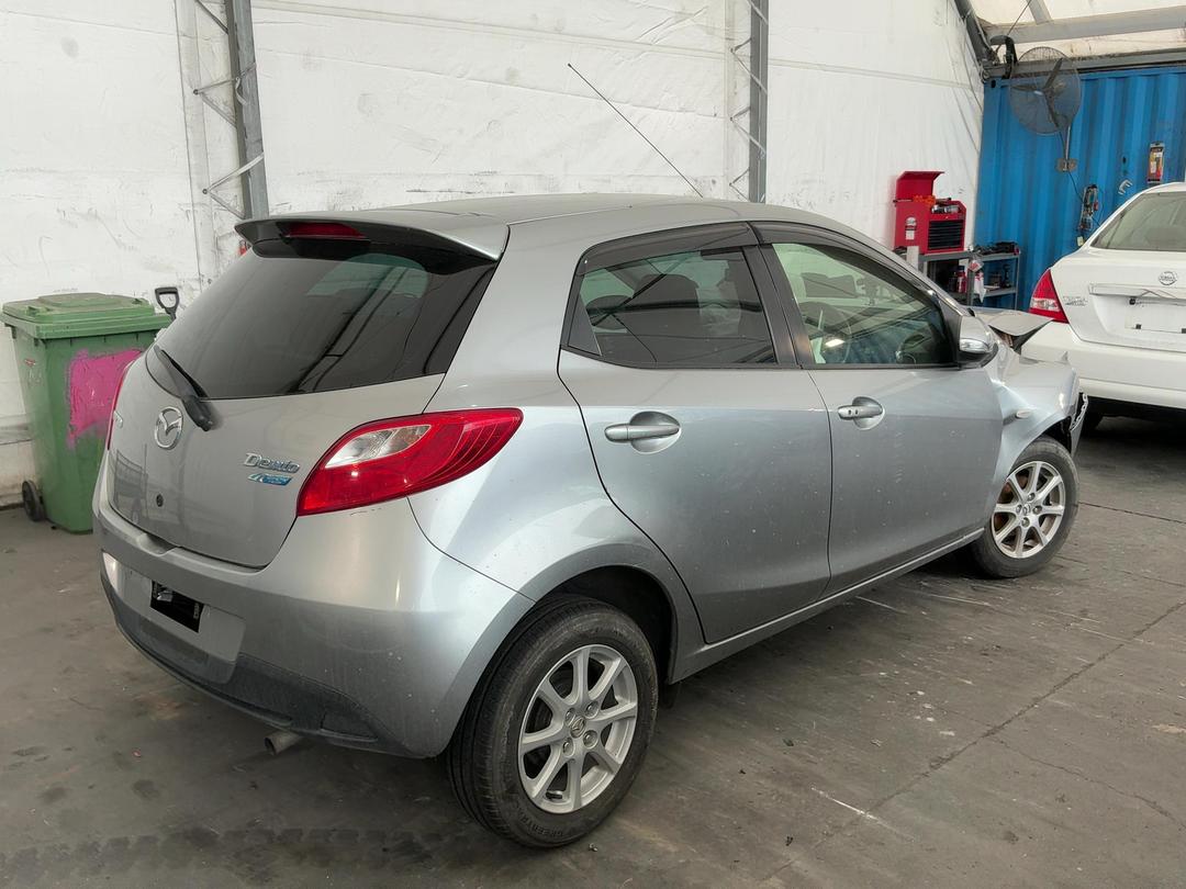 Photo '16' of Mazda Demio Photo '16' of Mazda Demio