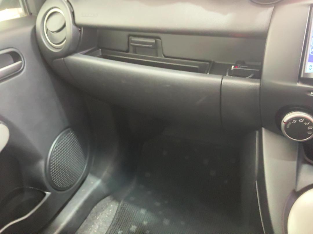 Photo '23' of Mazda Demio Photo '23' of Mazda Demio
