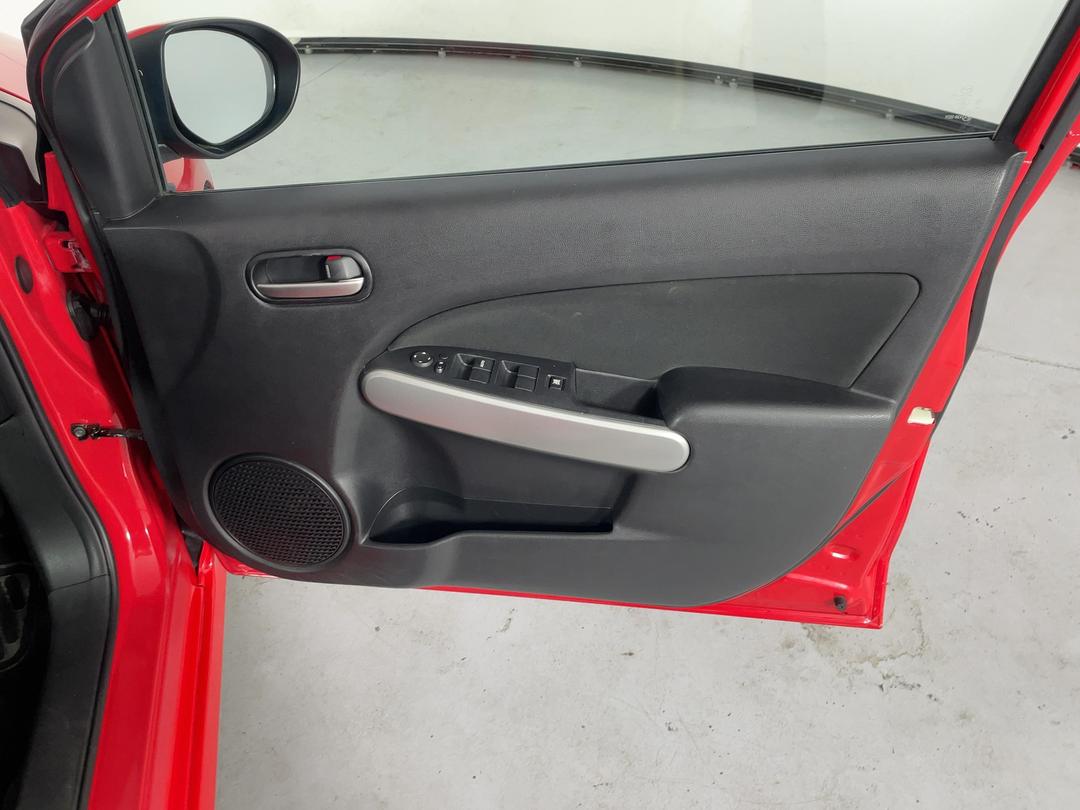Photo '15' of Mazda Mazda2