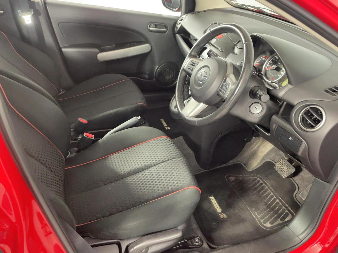 Photo '16' of Mazda Mazda2