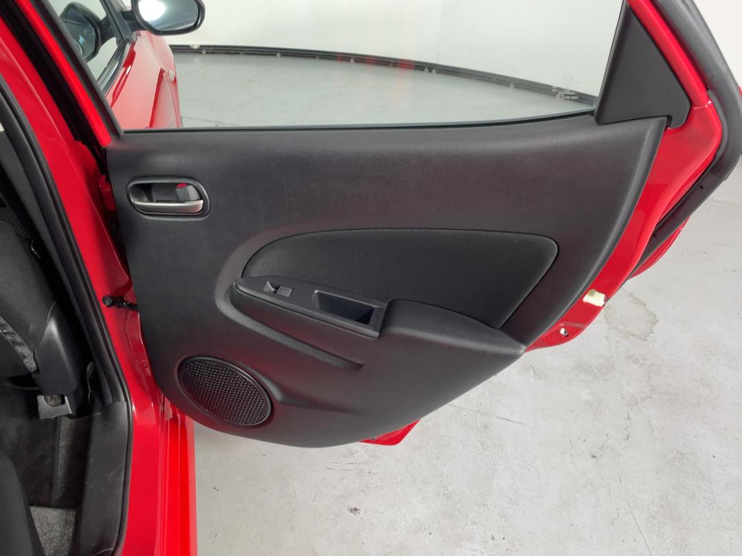 Photo '19' of Mazda Mazda2