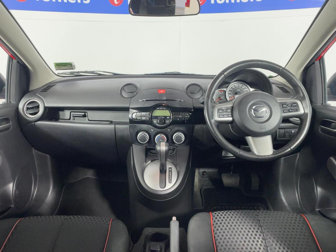 Photo '17' of Mazda Mazda2