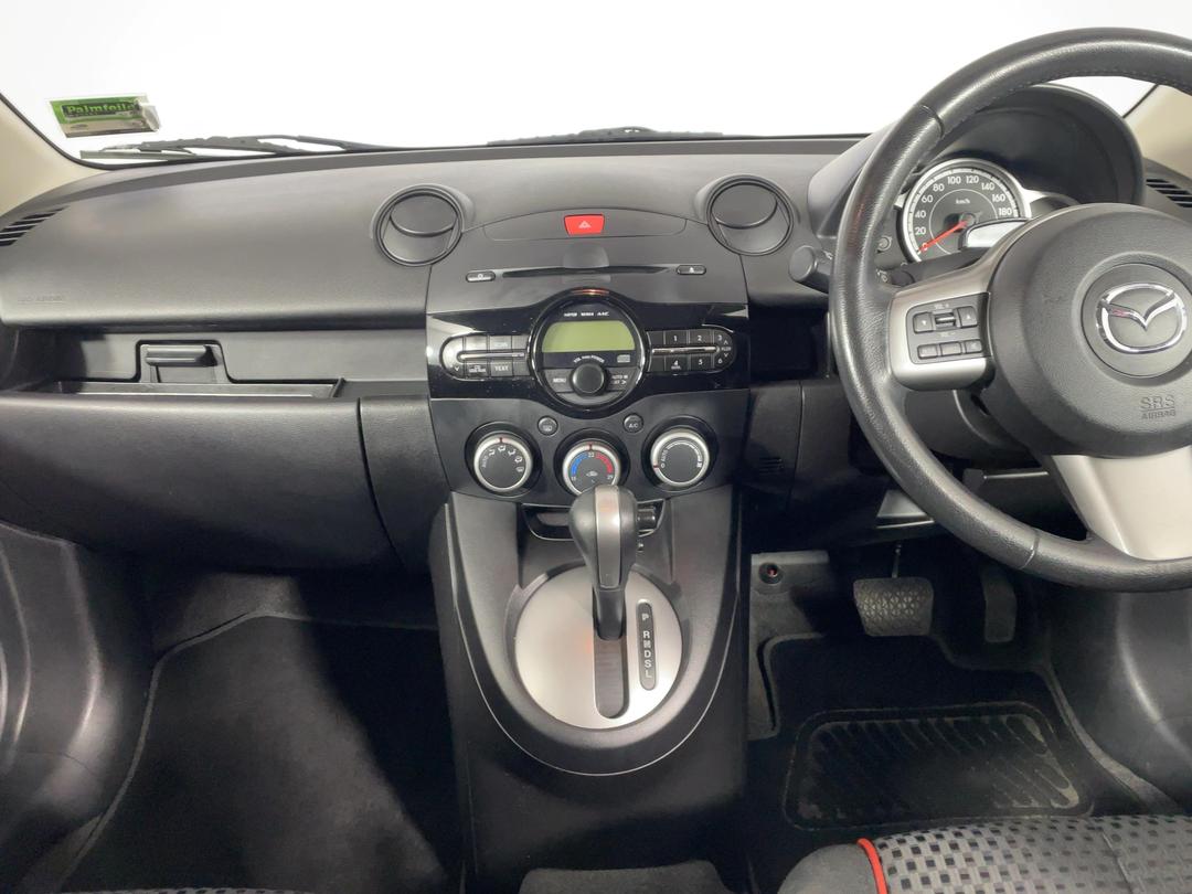 Photo '18' of Mazda Mazda2