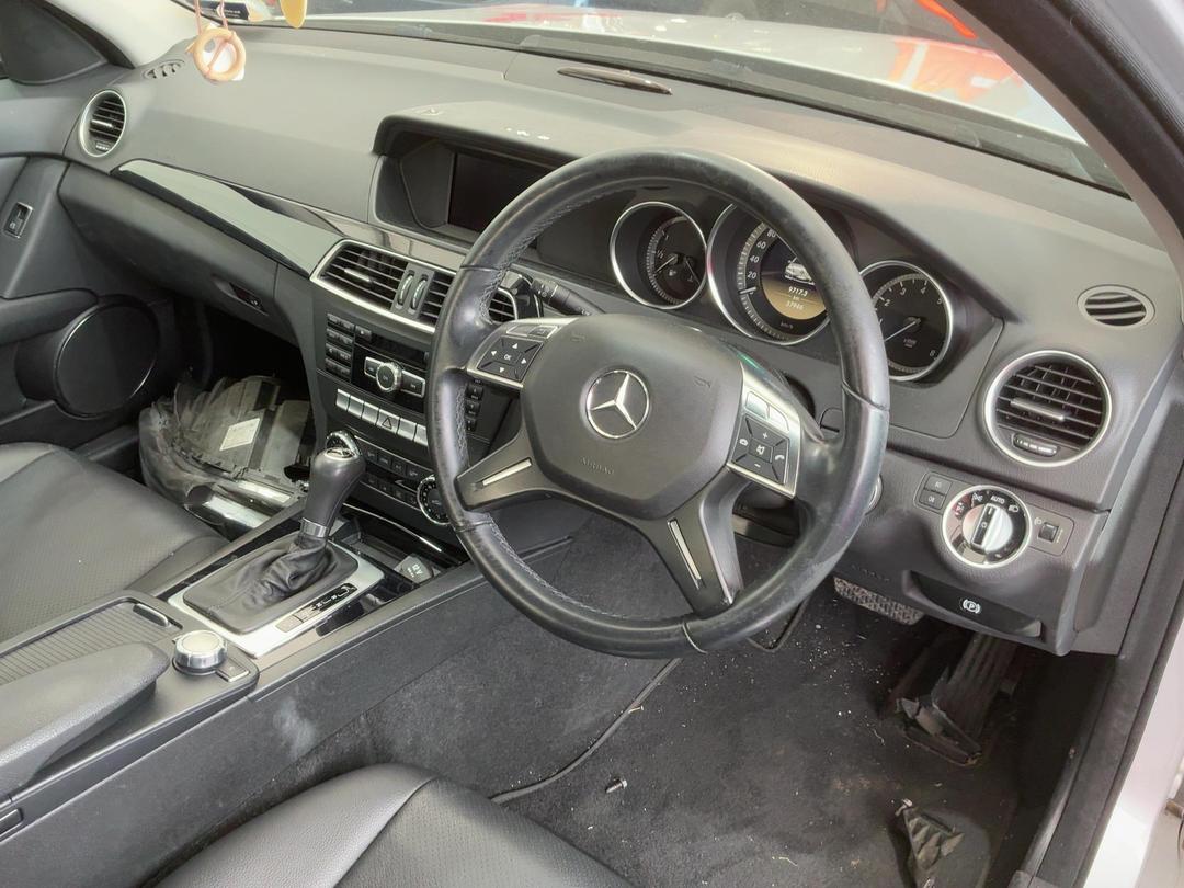 Photo '21' of Mercedes-Benz C-Class C200 CGI Photo '21' of Mercedes-Benz C-Class C200 CGI