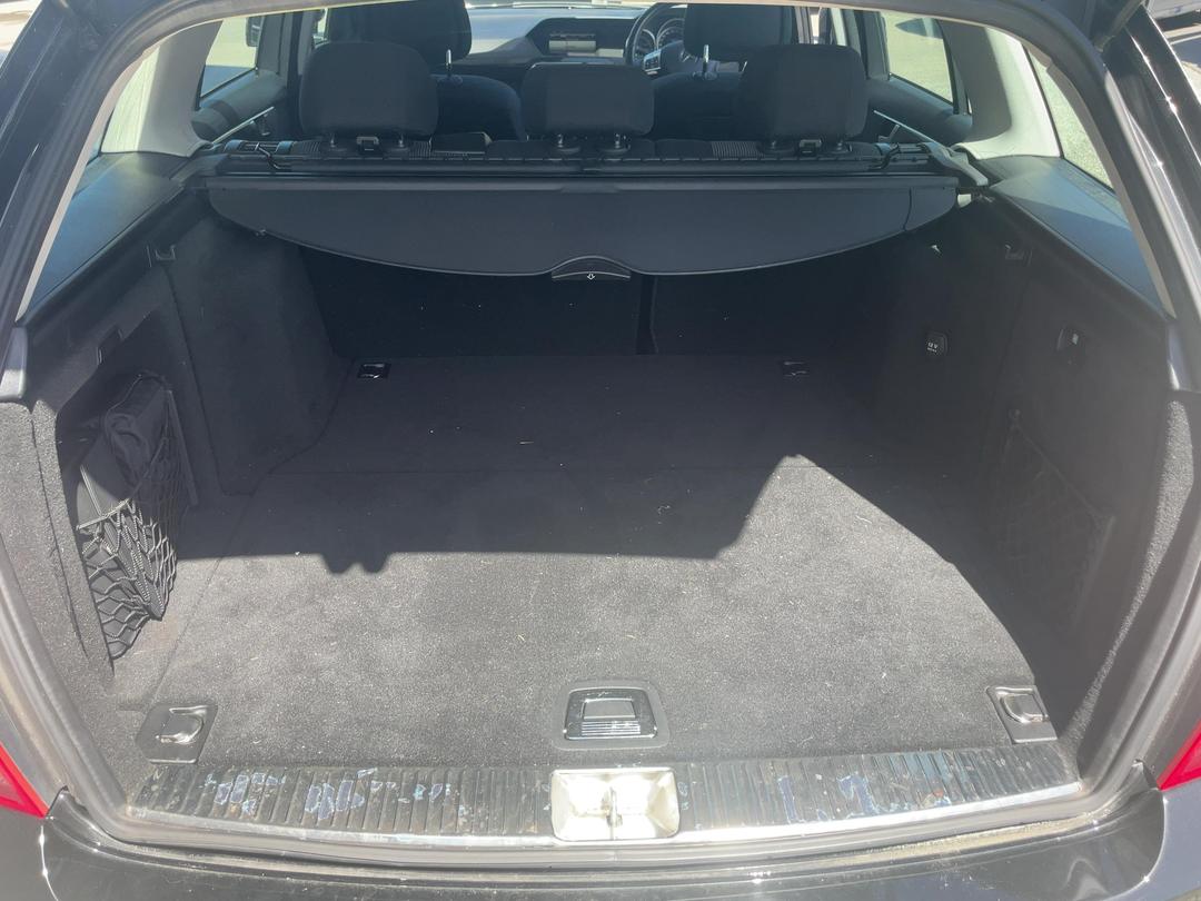 Photo '19' of Mercedes-Benz C-Class C180 Station Wagon Photo '19' of Mercedes-Benz C-Class C180 Station Wagon
