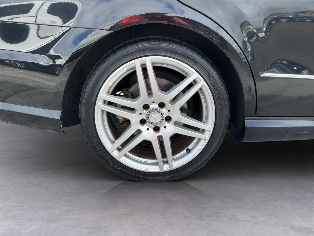Photo '12' of Mercedes-Benz E-Class
