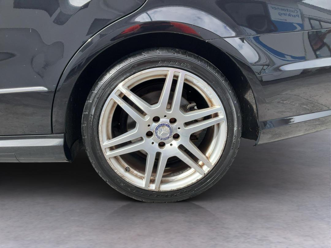 Photo '11' of Mercedes-Benz E-Class