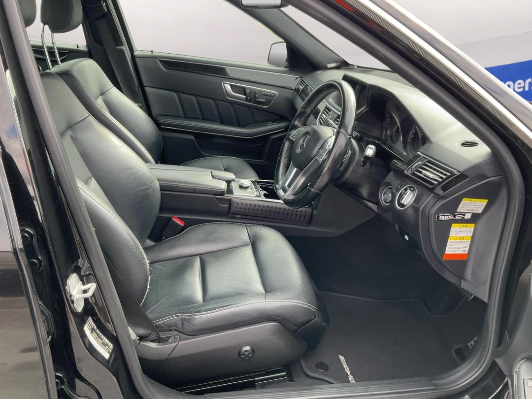 Photo '16' of Mercedes-Benz E-Class