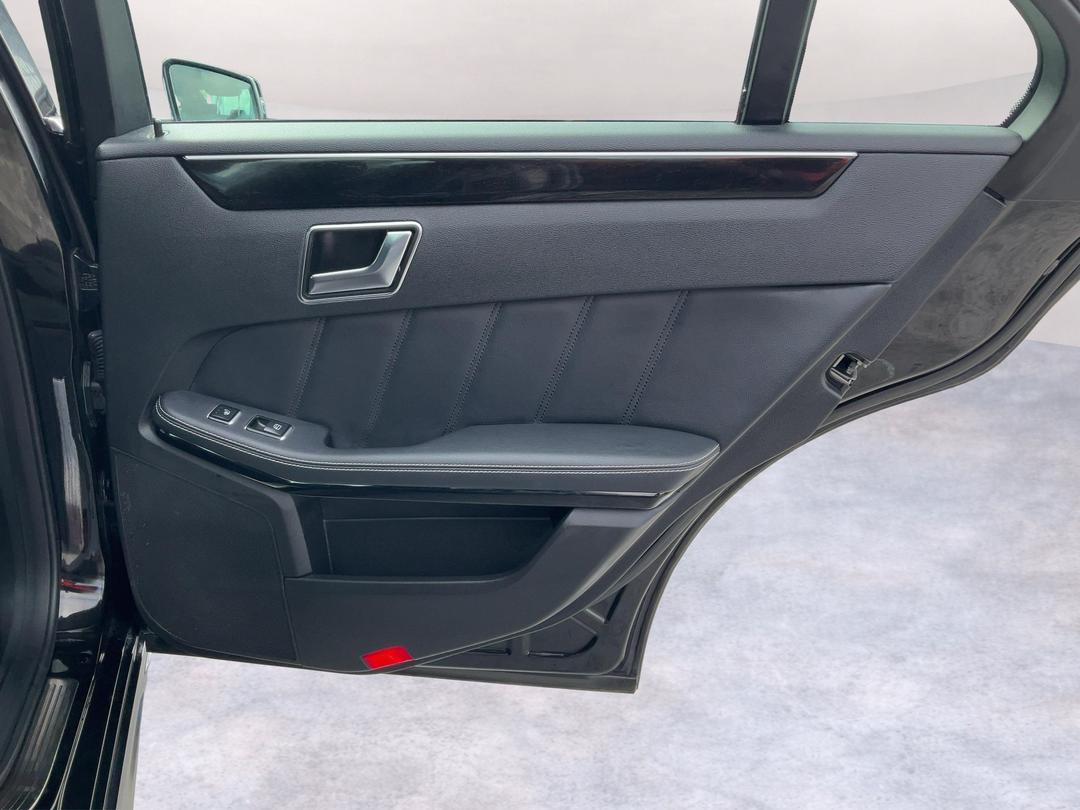 Photo '19' of Mercedes-Benz E-Class