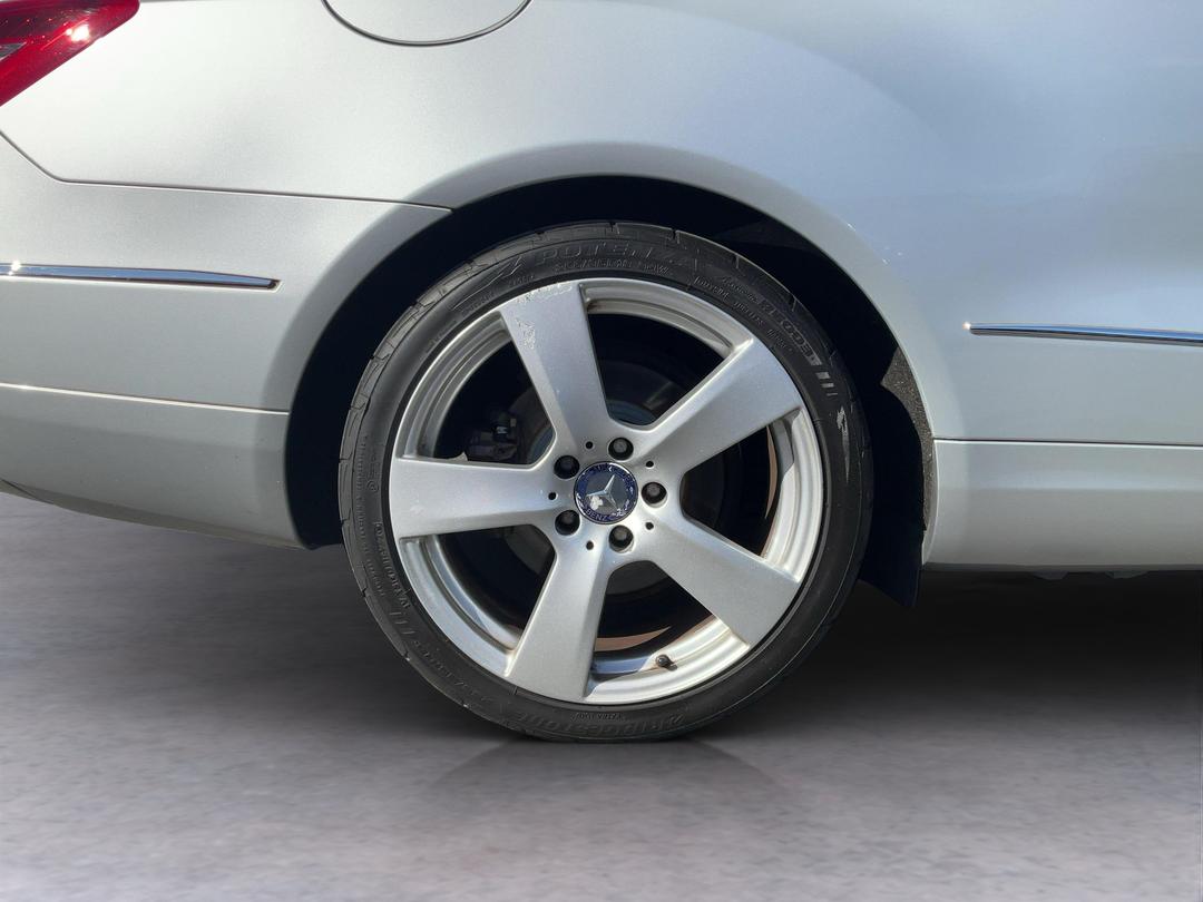 Photo '12' of Mercedes-Benz E-Class