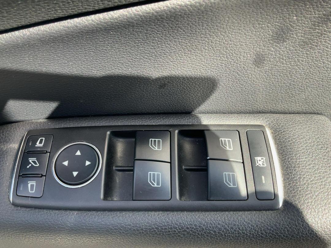 Photo '24' of Mercedes-Benz E-Class