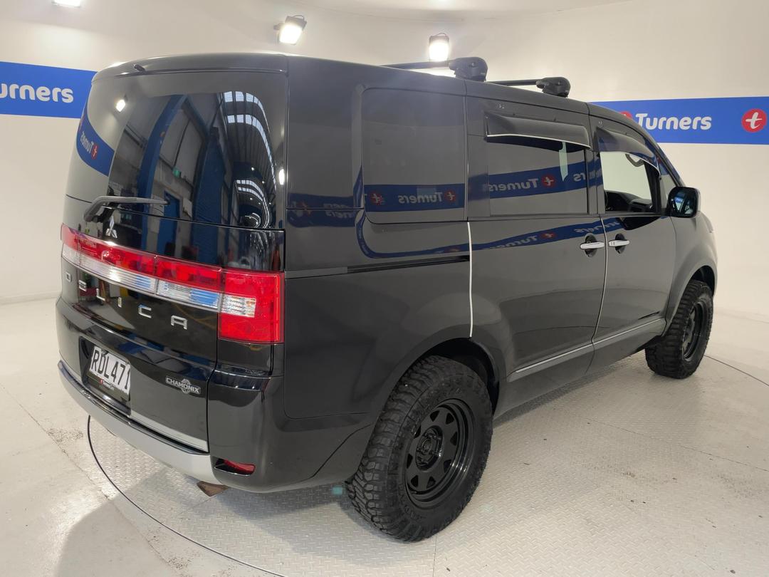 Photo '7' of Mitsubishi Delica