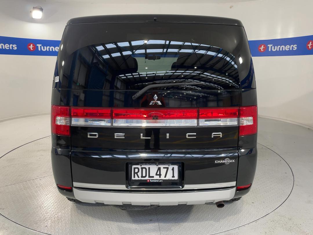 Photo '6' of Mitsubishi Delica