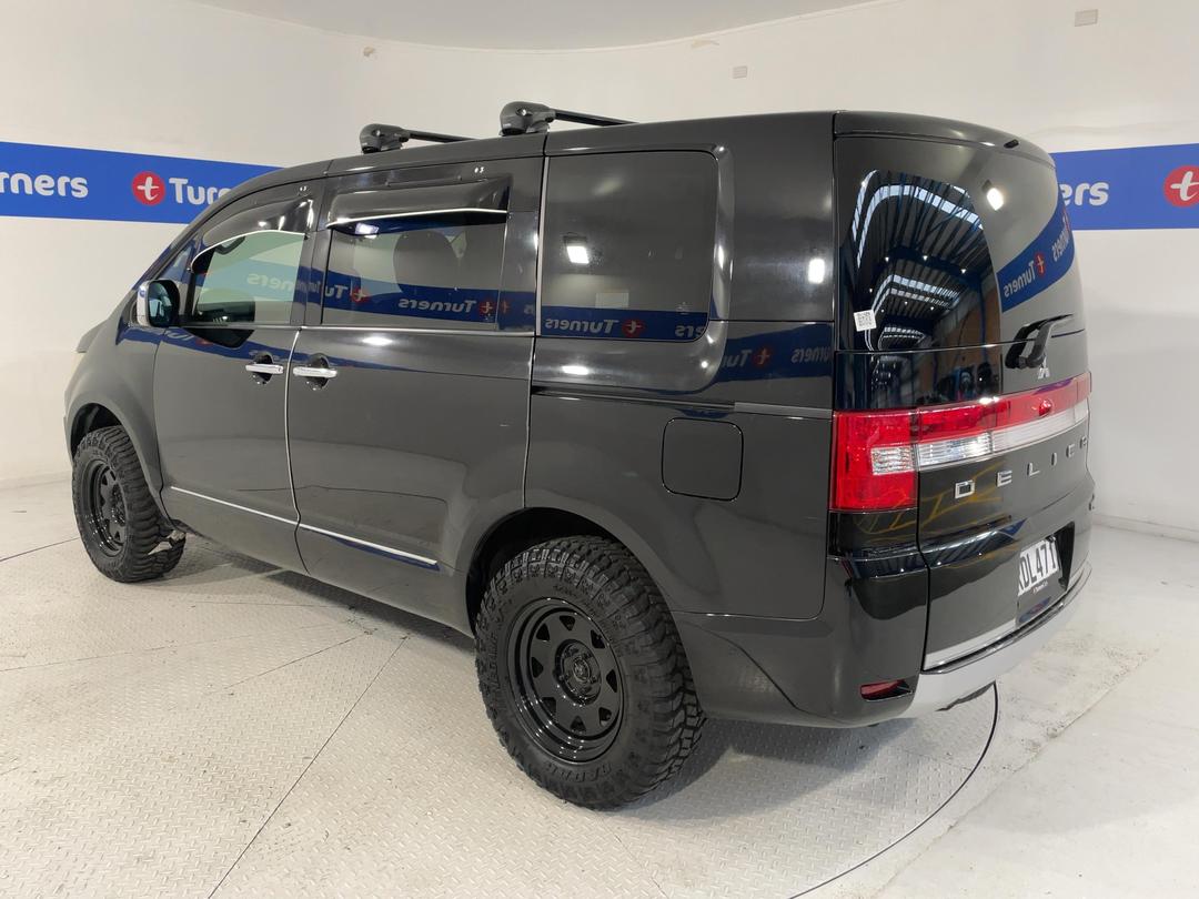 Photo '5' of Mitsubishi Delica