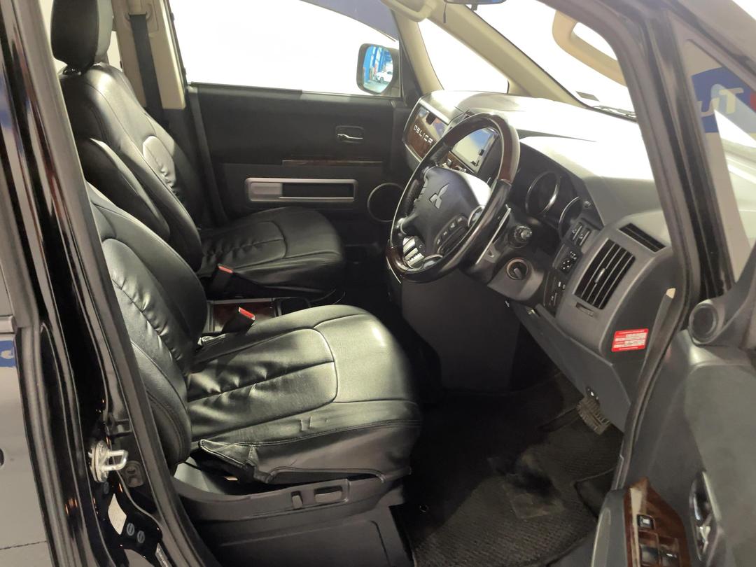 Photo '16' of Mitsubishi Delica