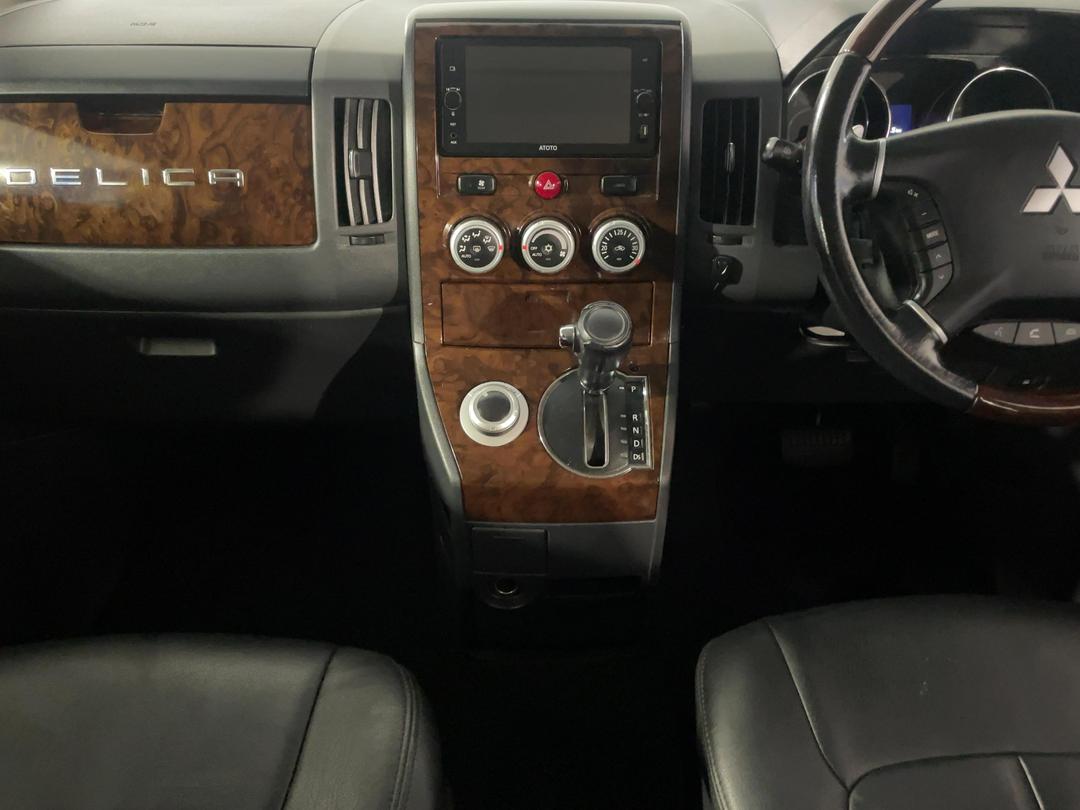Photo '18' of Mitsubishi Delica