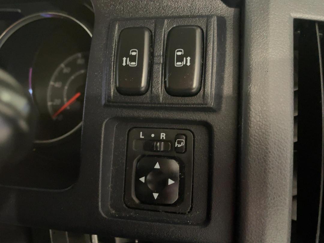 Photo '24' of Mitsubishi Delica