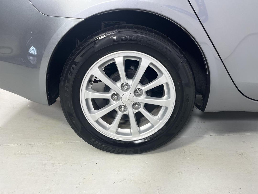 Photo '12' of Mitsubishi Galant