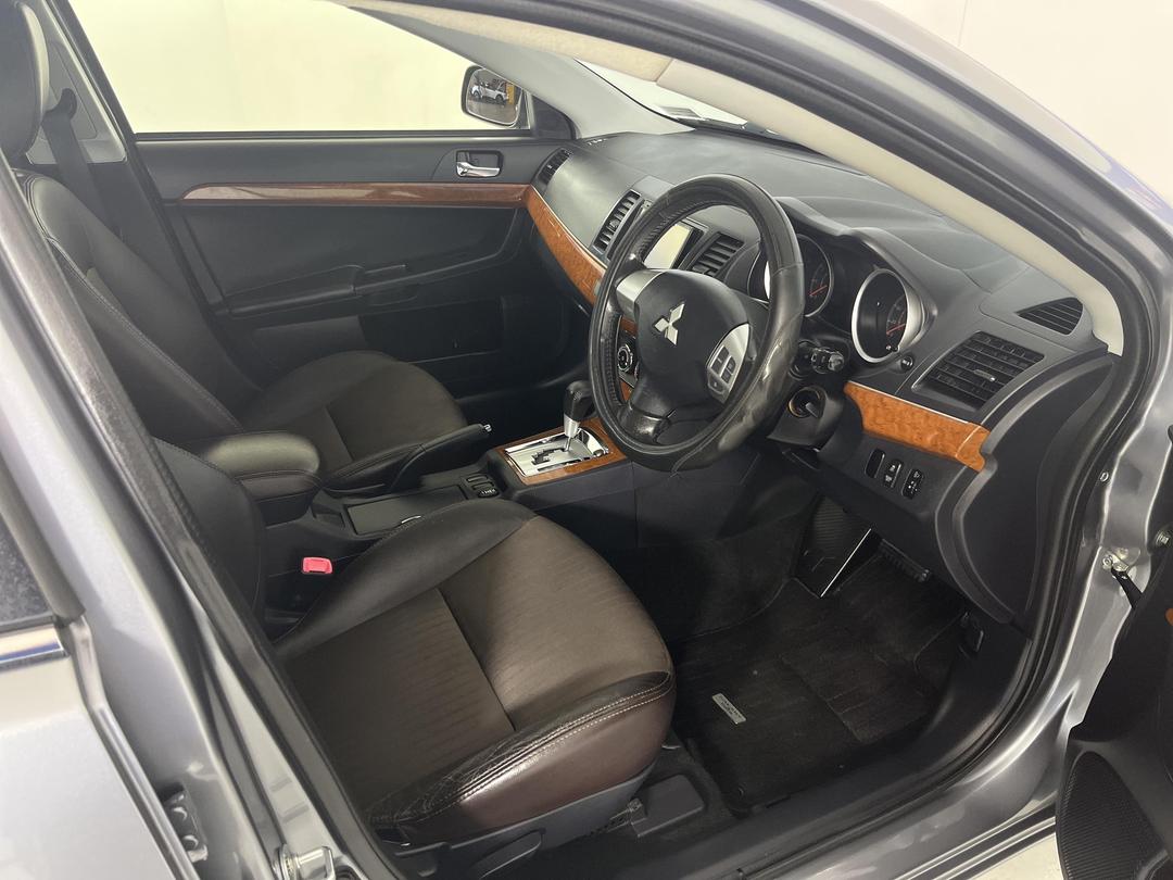 Photo '16' of Mitsubishi Galant