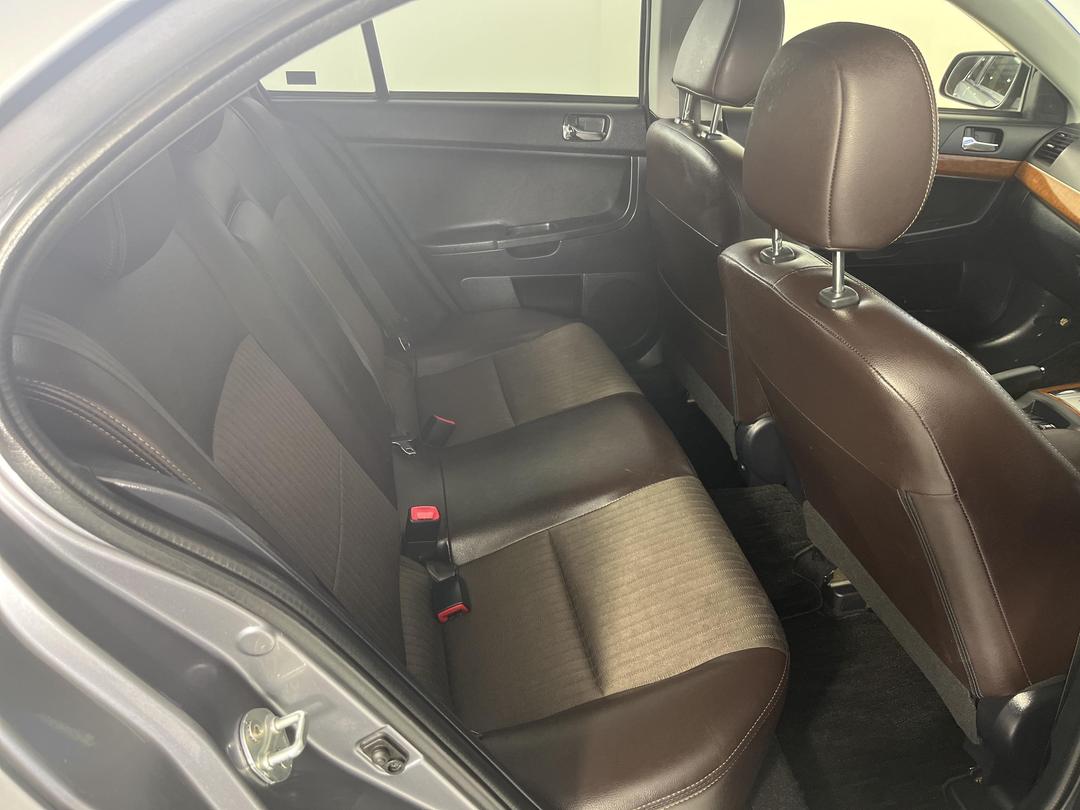 Photo '20' of Mitsubishi Galant