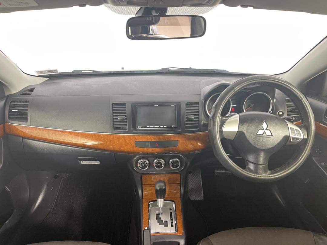 Photo '17' of Mitsubishi Galant