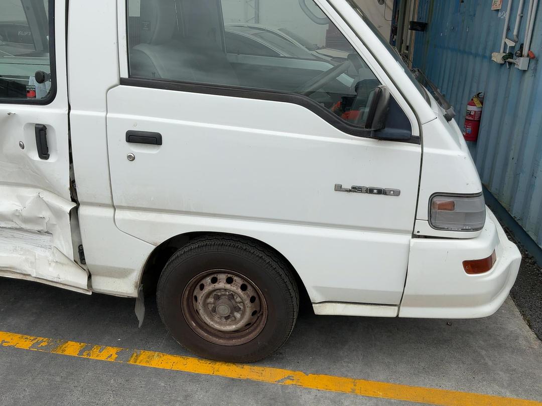 Photo '3' of Mitsubishi L300 LWB Photo '3' of Mitsubishi L300 LWB