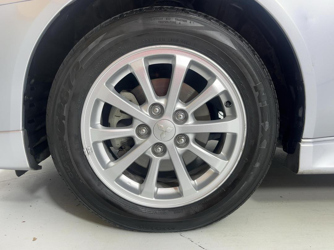Photo '10' of Mitsubishi Lancer