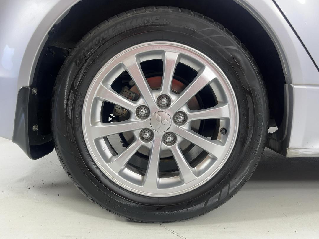 Photo '12' of Mitsubishi Lancer