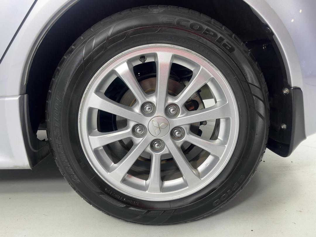 Photo '11' of Mitsubishi Lancer
