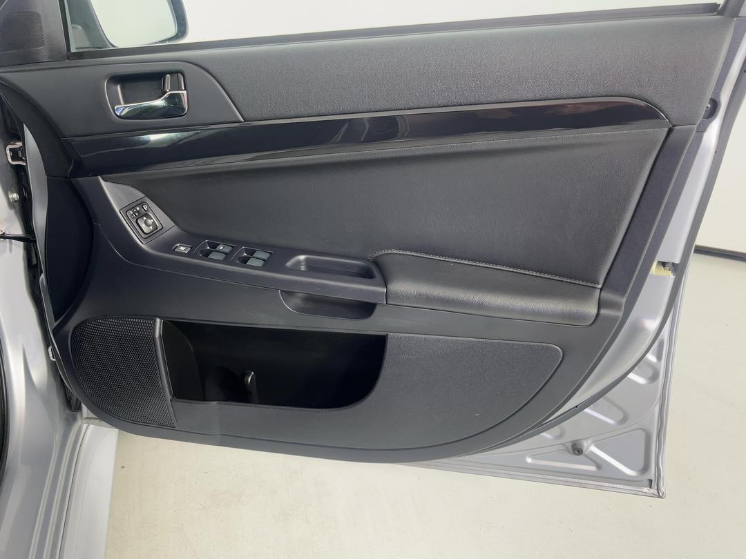 Photo '15' of Mitsubishi Lancer