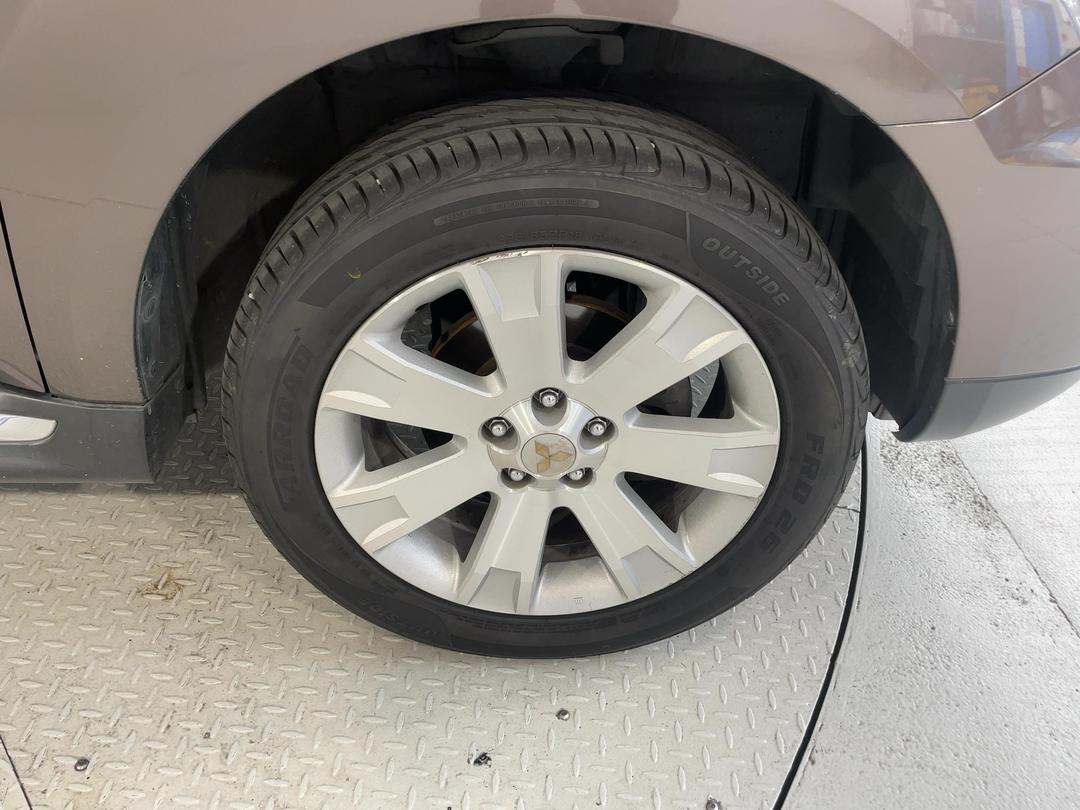 Photo '9' of Mitsubishi Outlander