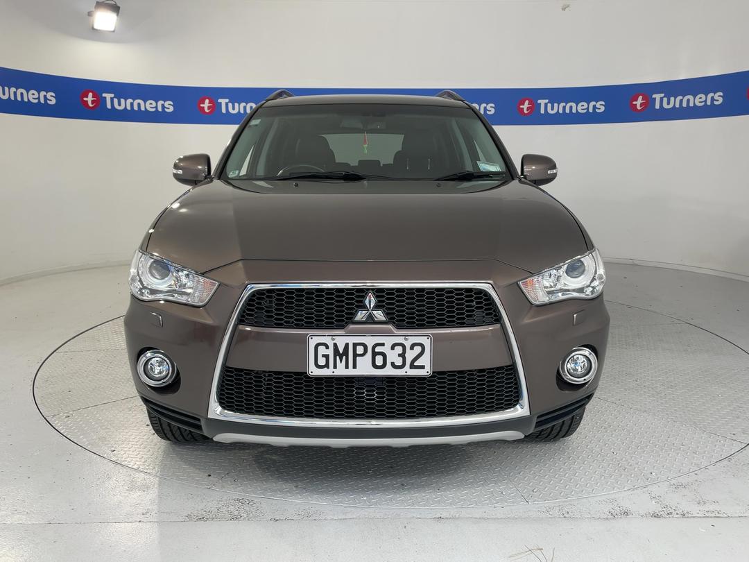 Photo '2' of Mitsubishi Outlander