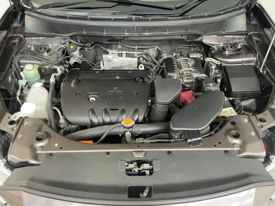 Photo '13' of Mitsubishi Outlander