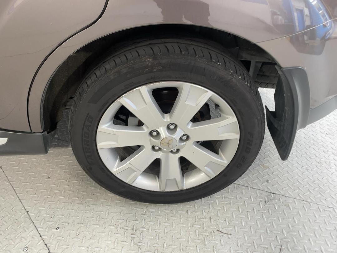 Photo '11' of Mitsubishi Outlander