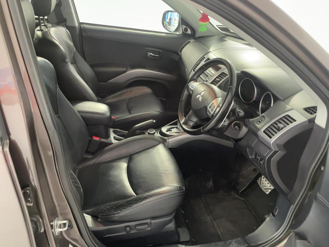 Photo '16' of Mitsubishi Outlander